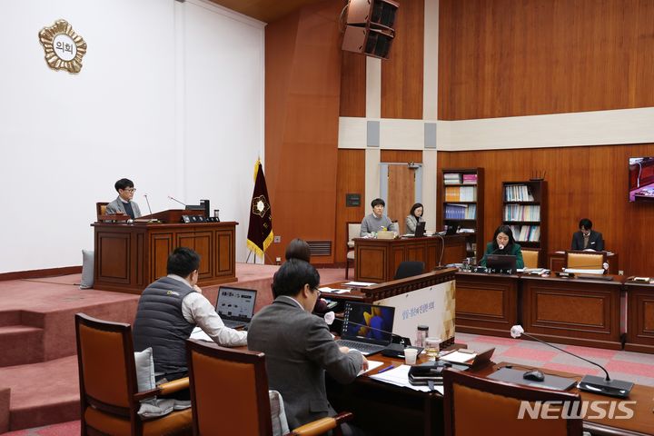 [군포=뉴시스] 군포시 의회 제272회 임시회 산업건설위원회 개원 현장. (사진 군포시 의회 제공). 2024.02.23. photo@newsis.com *재판매 및 DB 금지