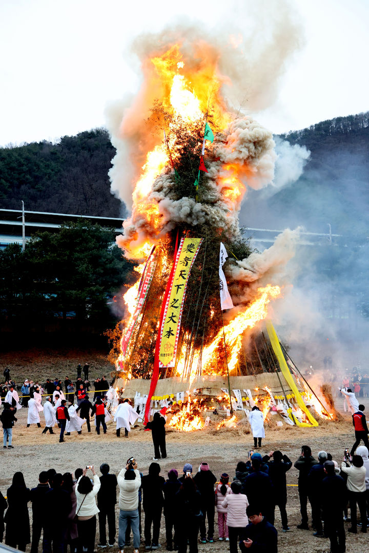 [의령=뉴시스]의령군 정월대보름 전통민속축제 개최. 2024.02.24.(사진=의령군 제공) photo@newsis.com *재판매 및 DB 금지