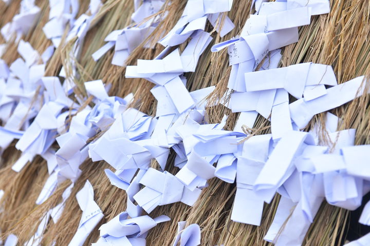 24일 강원 속초시 속초해수욕장에서 열린 2024 정월대보름 문화 행사 가운데 하나인 시민들이 적은 소원지가 달집에 매달려있다. 속초시청 제공 *재판매 및 DB 금지