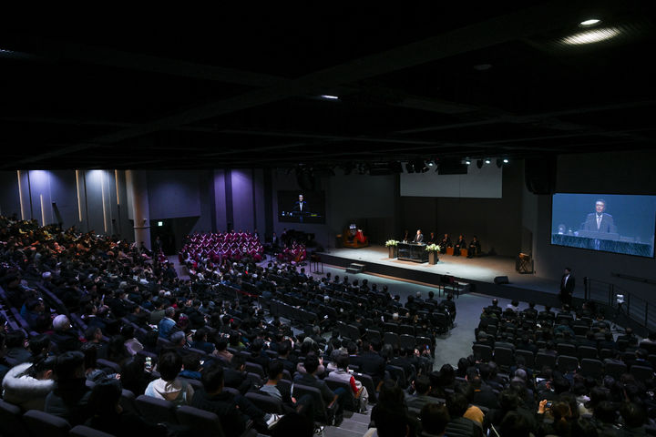 [서울=뉴시스] 윤석열 대통령이 25일 수원 아이엠센터에서 열린 3.1절 기념 예배에 참석해 인사말을 하고 있다. (사진=대통령실 제공) 2024.02.25. photo@newsis.com *재판매 및 DB 금지