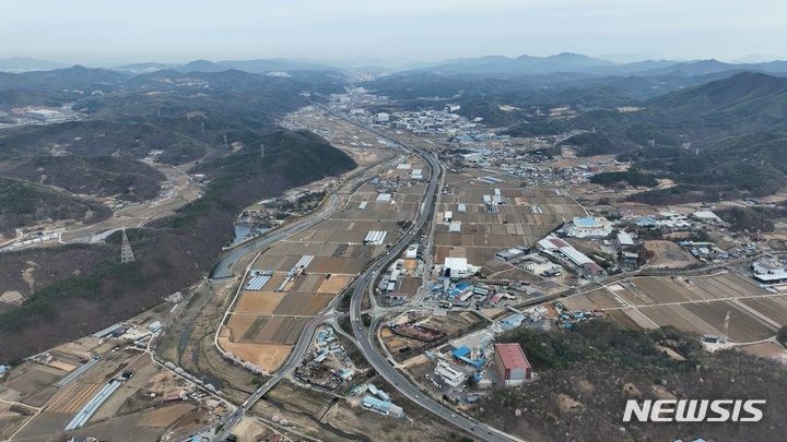 [용인=뉴시스] 시스템반도체 클러스터터 국가첨단산업단지 후보지로 지정된 용인시 처인구 이동읍과 남사읍 일대 전경. (용인시 제공)