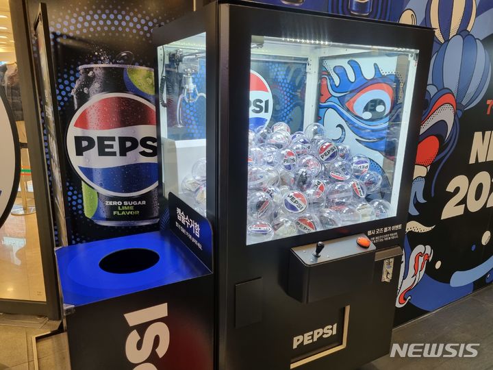 [서울=뉴시스]이준호 기자=서울 잠실에 위치한 세븐일레븐 챌린지스토어점 내부.2024.02.27.juno22@newsis.com