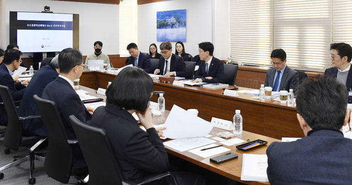 [서울=뉴시스] 조성우 기자 = 27일 서울 종로구 정부서울청사에서 김윤상 기획재정부 제2차관 주재로 제1회 민간투자사업심의위원회가 열리고 있다. (사진=기획재정부 제공) 2024.02.27. photo@newsis.com *재판매 및 DB 금지