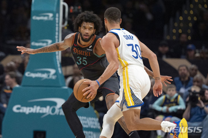 [워싱턴=AP/뉴시스] 미국프로농구(NBA) 골든스테이트 워리어스의 스테픈 커리. 2024.02.27.