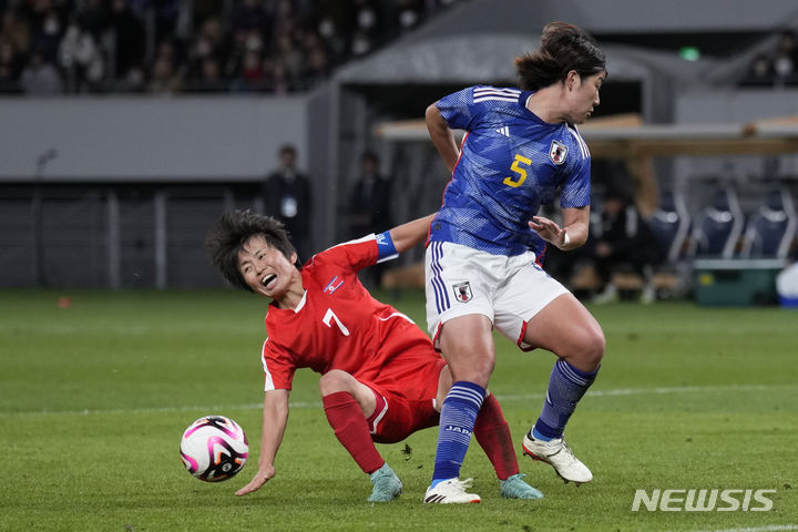 [도쿄=AP/뉴시스]올림픽 예선 북한-일본전 장면. 2024.02.28. 