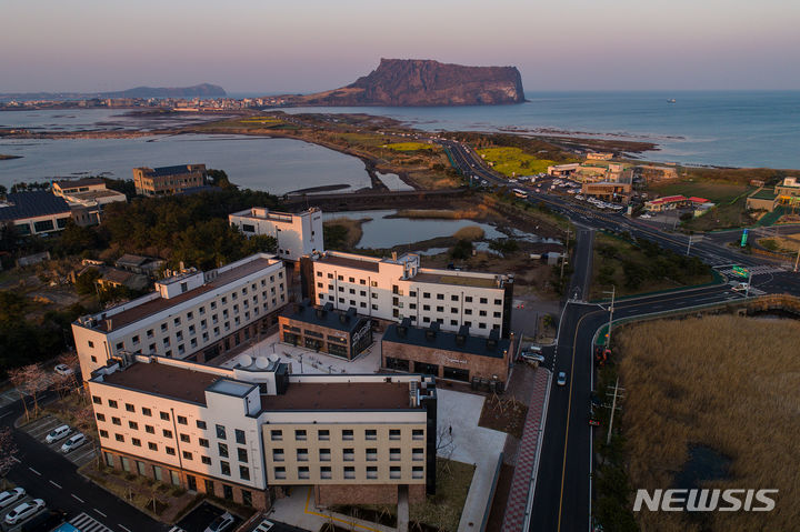 [서울=뉴시스] 플레이스 캠프 제주 전경. (사진= 휘닉스 호텔&리조트 제공)&nbsp;&nbsp;&nbsp;&nbsp;&nbsp;&nbsp;&nbsp; 