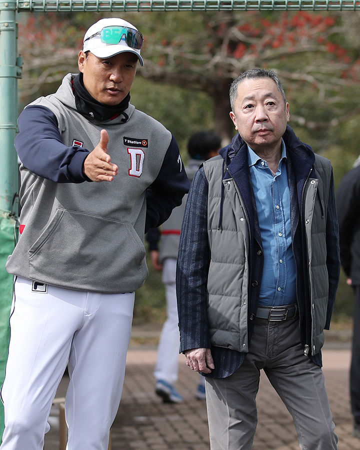 두산 베어스 박정원(오른쪽) 구단주와 이승엽 감독. (사진=두산 제공) *재판매 및 DB 금지