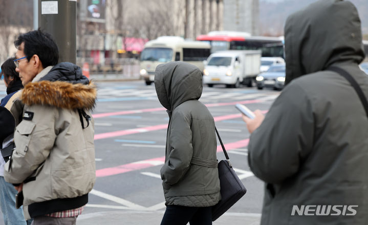 인천, 밤부터 찬바람 불어 기온 '뚝'…대체로 흐린 하늘