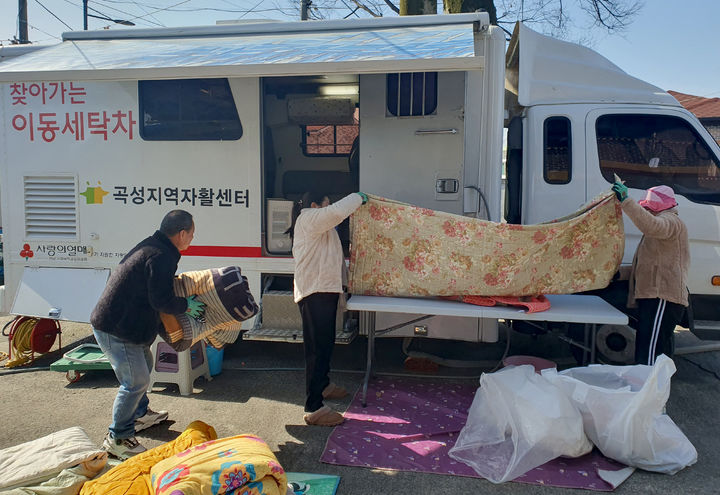 [곡성=뉴시스] 곡성군 '행복 빨래방' 운행. (사진=곡성군청 제공). photo@newsis.com *재판매 및 DB 금지