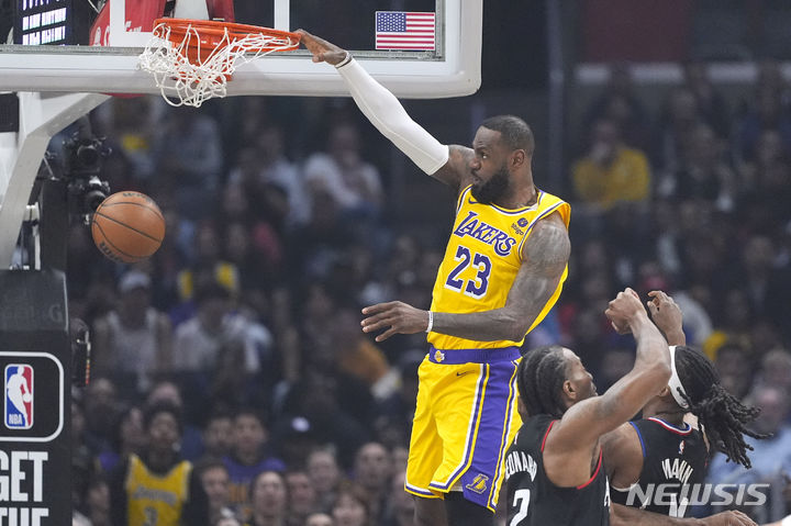 [로스앤젤레스=AP/뉴시스] 미국프로농구(NBA) LA 레이커스의 르브론 제임스. 2024.02.28.
