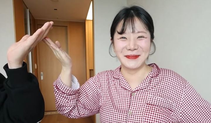 [서울=뉴시스] 유튜브 채널 '나름TV'는 지난 26일 '남편의 직업? 나이? 임신썰! 남편이랑 밥 먹으면서 Q&A'라는 제목의 영상을 올렸다. (사진= 나름TV 채널 캡처 ) 2024.2.29. photo@newsis.com *재판매 및 DB 금지