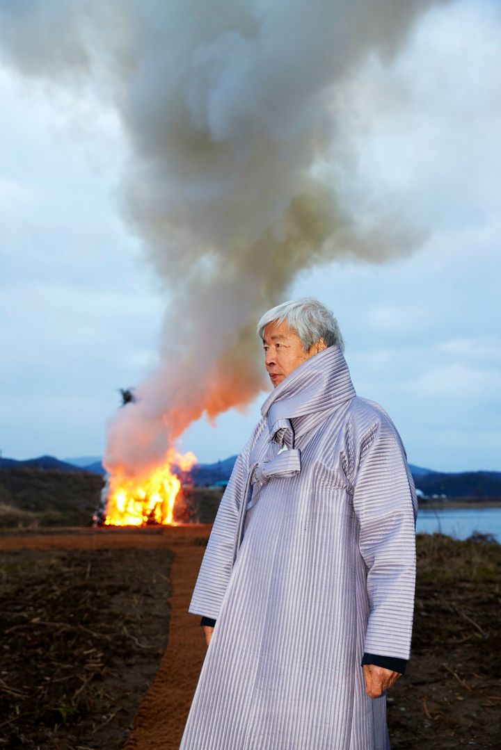 Daljip Teugi ritual in Cheongdo, South Korea, organised on occasion of the exhibition La Maison de La Lune Brûlée. Collateral event of the 60th Biennale di Venezia *재판매 및 DB 금지