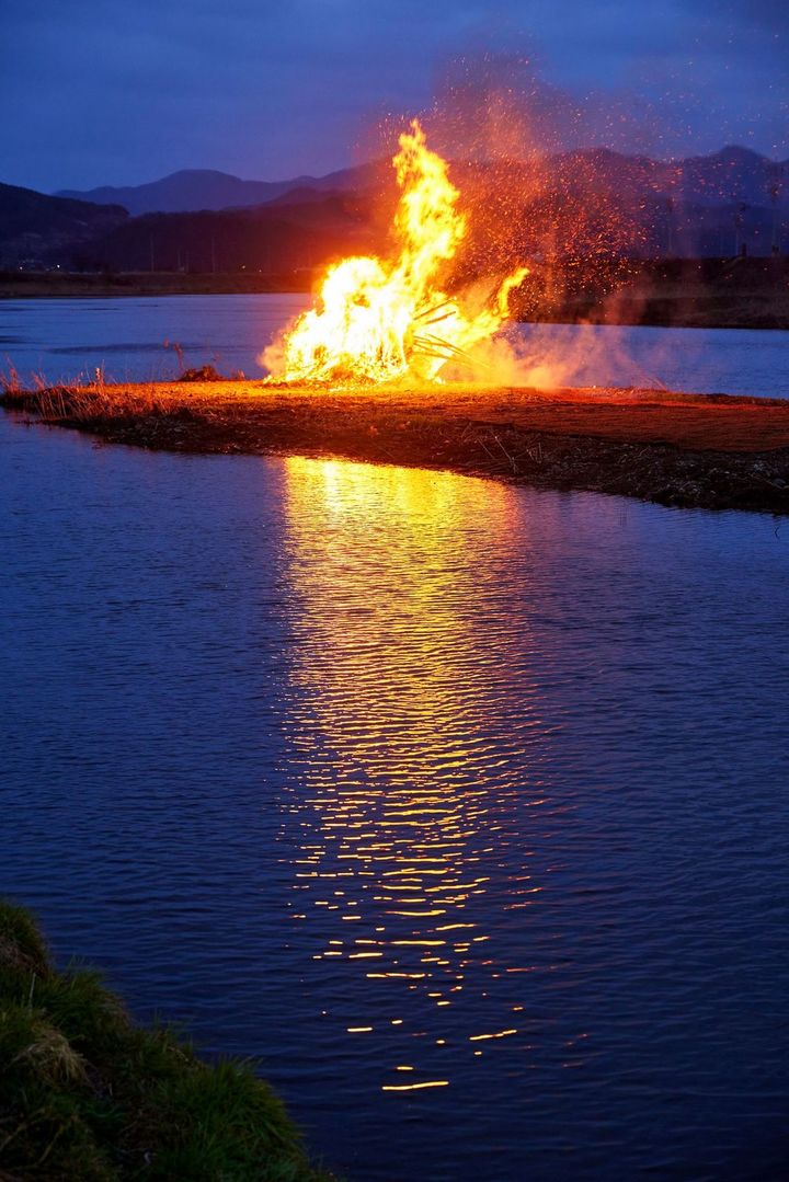 Daljip Teugi ritual in Cheongdo, South Korea, organised on occasion of the exhibition La Maison de La Lune Brûlée. Collateral event of the 60th Biennale di Venezia *재판매 및 DB 금지