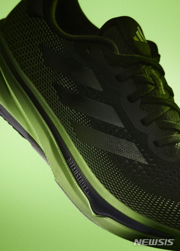 [서울=뉴시스]아디다스 슈퍼노바 라이즈.2024.03.02(사진=아디다스 제공)photo@newsis.com