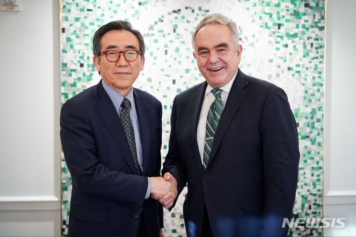 [서울=뉴시스] 미국을 방문 중인 조태열 외교부 장관은 29일(현지시간) 커트 캠벨 미국 국무부 부장관과 조찬을 갖고 한미동맹 및 한미일 협력과 북한 도발 대응, 경제안보·첨단기술 협력 등에 대해 논의했다. (사진= 외교부 제공)