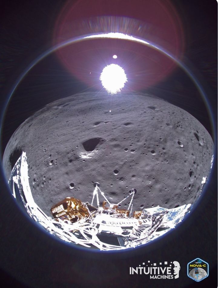 [서울=뉴시스,] 미국 민간 기업 인튜이티브머신스(IM)의 달 착륙선 '오디세우스'가 달 표면에서 촬영해 송신한 이미지. (사진=IM X 갈무리) 2024.03.01. *재사용 및 DB 금지 *재판매 및 DB 금지