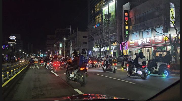 [대구=뉴시스] 대구경찰청은 3.1절 폭주족 주요 집결지 집중 단속을 벌여 20명을 검거했다. (사진=대구경찰청 제공) 2024.03.01. photo@newsis.com *재판매 및 DB 금지