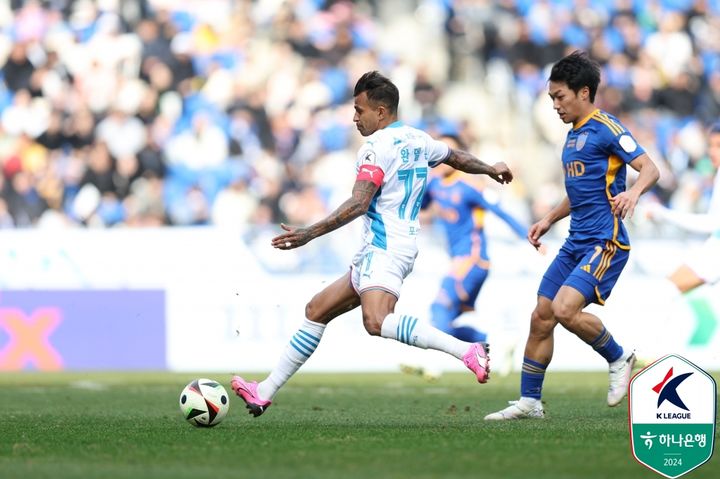 [서울=뉴시스] 프로축구 K리그1 포항스틸러스의 완델손. (사진=한국프로축구연맹 제공) *재판매 및 DB 금지