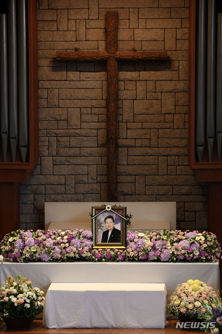 [서울=뉴시스] 김선웅 기자 = 故 김모임 전 보건복지부 장관 영정사진. 2024.03.02. mangusta@newsis.com