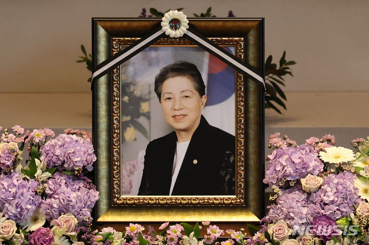 [서울=뉴시스] 김선웅 기자 = 故 김모임 전 보건복지부 장관 영정사진. 2024.03.02. mangusta@newsis.com