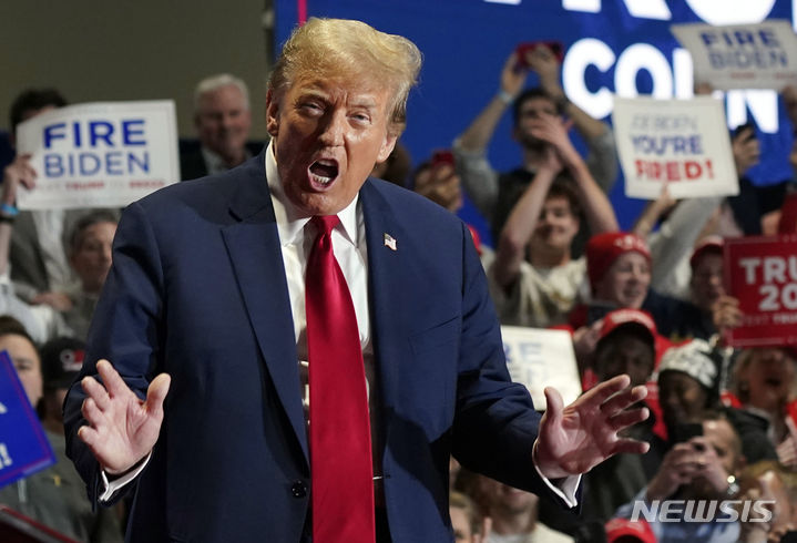 [리치먼드=AP/뉴시스]도널드 트럼프 전 미국 대통령이 지난 2일 버지니아 리치먼드에서 유세를 하고 있다. 2024.03.08.