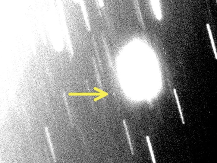 [서울=뉴시스] 지난달 23일 국제천문연맹(IAU) 소행성 센터에서 천왕성 궤도를 도는 위성 1개와 해왕성 궤도를 도는 위성 2개를 공개했다고 3일(현지시간) CNN이 보도했다. 사진은 포착된 천왕성 주변 위성의 모습. (사진=CNN) 2024.3.4&nbsp; *재판매 및 DB 금지