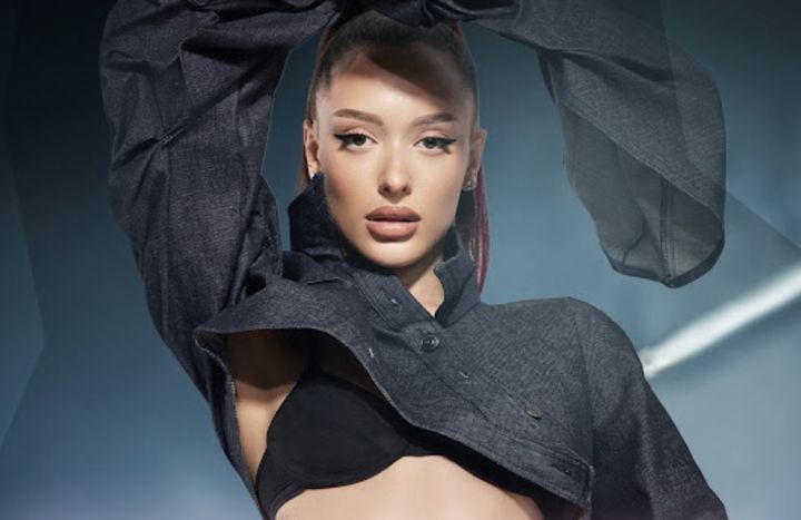 [서울=뉴시스] 이스라엘이 유럽 최대 음악 축제 유로비전에 참가하기 위해 하마스 공격을 연상시키는 출품곡 '10월의 비'(October Rain)의 가사 변경을 결정했다고 3일(현지시간 BBC 등이 보도했다. 사진은 '10월의 비'를 부른 러시아계 이스라엘 가수 에덴 골란. (사진=에덴 골란 공식 앨범 커버) 2024.03.04. *재판매 및 DB 금지