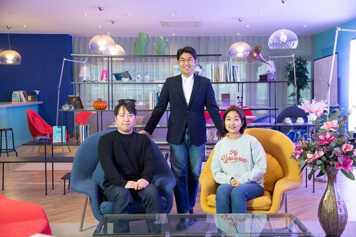 [울산=뉴시스] UNIST 연구진. 사진 왼쪽부터 제 1저자 김성조 연구원, 정준우 교수, 엄유진 연구교수 *재판매 및 DB 금지