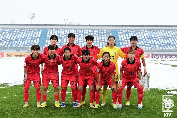 [서울=뉴시스] 박윤정 감독이 이끄는 한국 여자 축구 20세 이하(U-20) 대표팀. (사진=대한축구협회 제공) *재판매 및 DB 금지