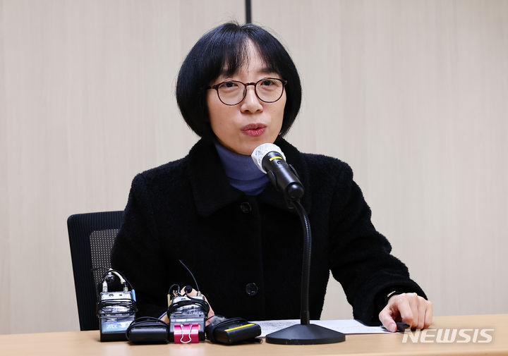 [서울=뉴시스] 김근수 기자 =&nbsp; 김유진 전 방송통신심의위원회(방심위) 위원이 해촉 처분을 취소해달라며 제기한 소송이 국가의 항소 취하로 2심에서 종결됐다. 1심은 김 전 위원의 해촉 처분을 취소해야 한다고 판단했다. 사진은 김 전 위원. 2024.03.05. ks@newsis.com