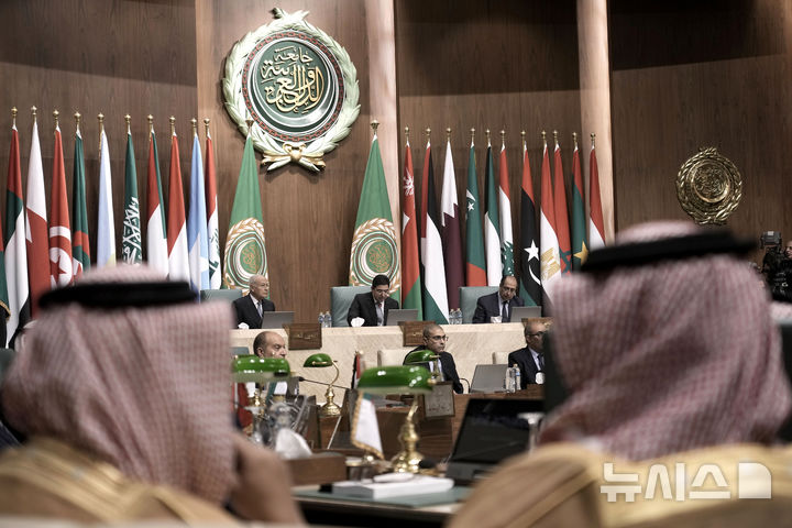 [카이로=AP/뉴시스] 아랍연맹 외무장관들이 미·이스라엘-이란 전쟁과 관련해 8일(현지 시간) 긴급 화상회의를 개최한다. 사진은 2024년 3월 아랍 외무장관들이 이집트 카이로 아랍연맹 본부에서 열린 정기 회의에 참석 중인 모습. 2026.03.06.
