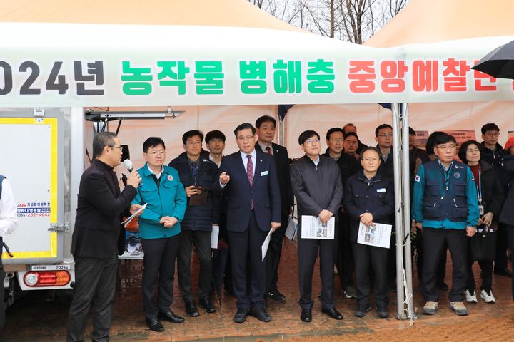 [함양=뉴시스] 함양군청 함양군에서 농작물 병해충 중앙예찰단 발대식 열려 *재판매 및 DB 금지 *재판매 및 DB 금지