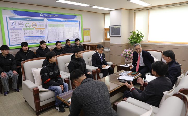 [거창=뉴시스] 경남도립거창대학 총장과 중국유학생 간담회 *재판매 및 DB 금지 *재판매 및 DB 금지