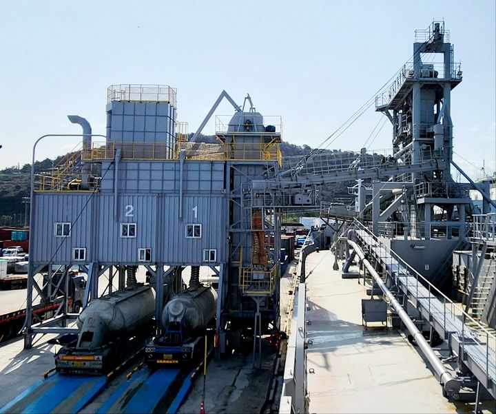 [제주=뉴시스]삼표시멘트 전용선 하역작업 모습. (사진=삼표시멘트 제공) photo@newsis.com *재판매 및 DB 금지