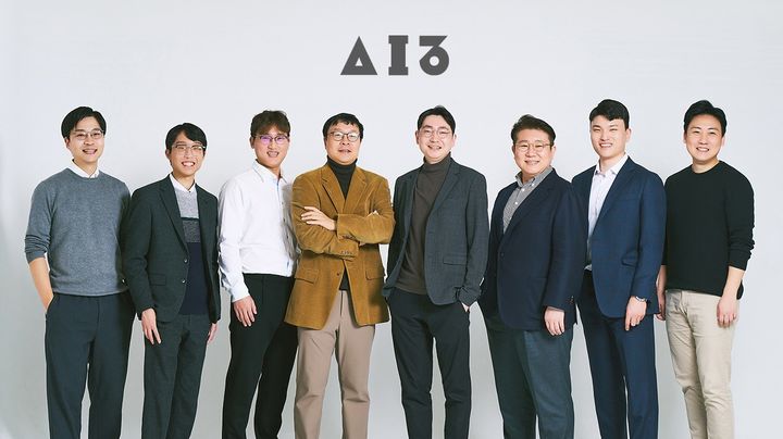 [서울=뉴시스] 신임 AI3 경영진. 왼쪽부터 전범준 Web3 CTO, 서승완 프롬프트리서치랩 디렉터, 박경민 AI CTO, 박지훈 CPO, 표철민 대표, 김덕진 CSO, 이승필 이사, 김양욱 COO. (사진=AI3) 2024.03.07 *재판매 및 DB 금지