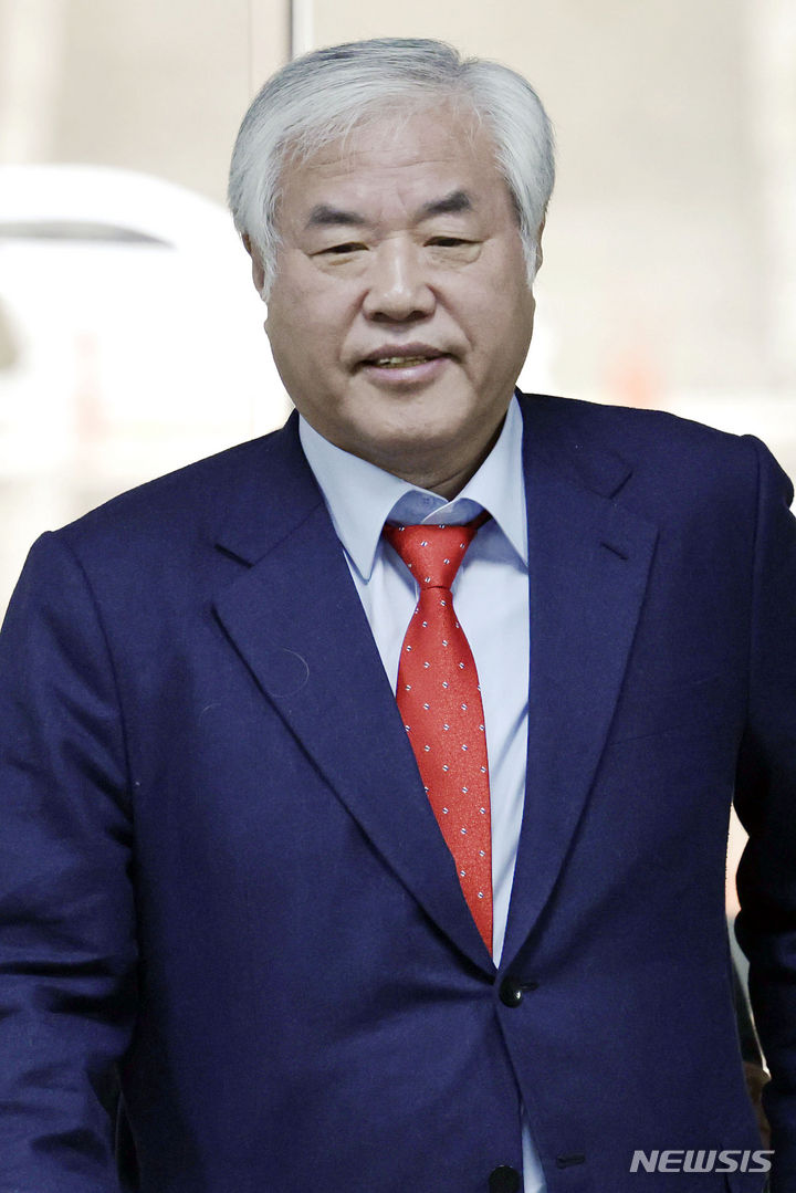 [서울=뉴시스] 최동준 기자 = 전광훈 사랑제일교회 목사가 지난 3월7일 서울 서초구 서울중앙지방법원에서 열린 공직선거법 위반 공판에 출석하고 있다. 2024.03.07. photocdj@newsis.com