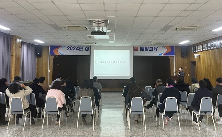 [창녕=뉴시스] 밀폐공간 질식재해 예방교육을 하고 있다. (사진=창녕군 제공) 2024.03.08. photo@newsis.com *재판매 및 DB 금지