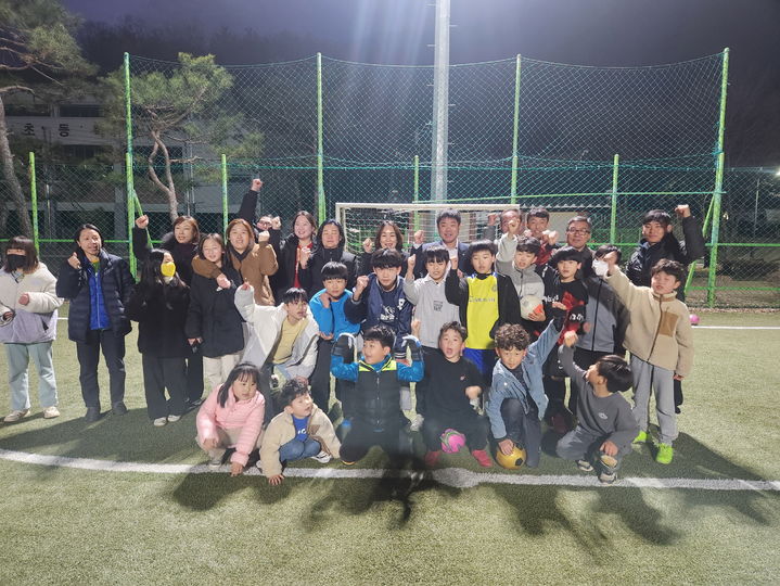 [밀양=뉴시스] 주민자치 프로그램 유소년 풋살 강좌를 운영하고 있다. (사진=밀양시 제공) 2024.03.08. photo@newsis.com *재판매 및 DB 금지