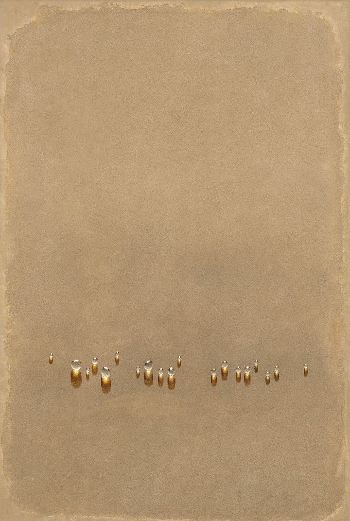 추정가 1억8000만~3억원 김창열, 물방울 SA0001, oil and sand on hemp cloth, 193.9×130.3cm (120), 2000. 사진=케이옥션 제공.&nbsp; *재판매 및 DB 금지