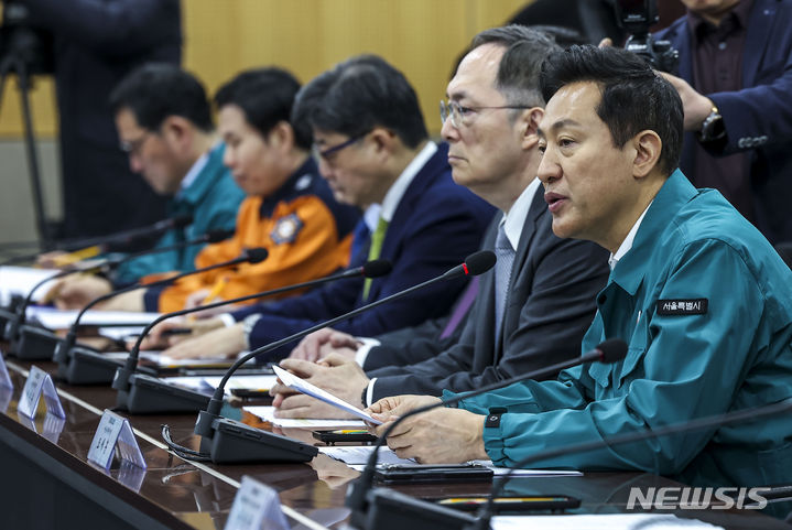 [서울=뉴시스] 정병혁 기자 = 오세훈 서울시장이 8일 서울 중구 서울시청에서 열린 서울지역 주요 병원장 간담회에서 모두발언을 하고 있다. 2024.03.08. jhope@newsis.com