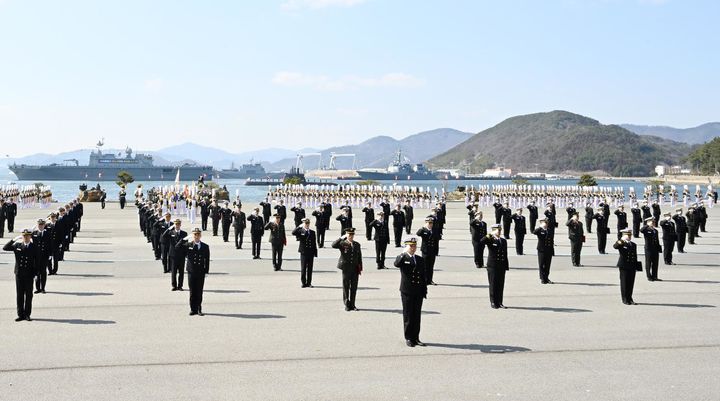 [서울=뉴시스] 8일 경남 창원시 진해구 해군사관학교에서 제78기 해군사관생도 졸업 및 임관식이 열리고 있다. (사진=해군 제공) 2024.03.08. photo@newsis.com *재판매 및 DB 금지