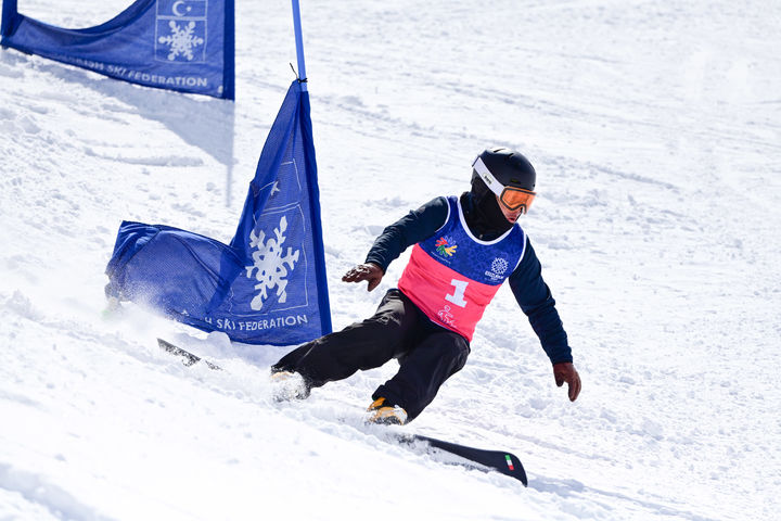 [서울=뉴시스] 2023 에르주룸 동계데플림픽에서 남자 스노보드 뱅크드 슬라롬 동메달을 획득한 최용석. (사진 = 대한장애인체육회 제공) *재판매 및 DB 금지