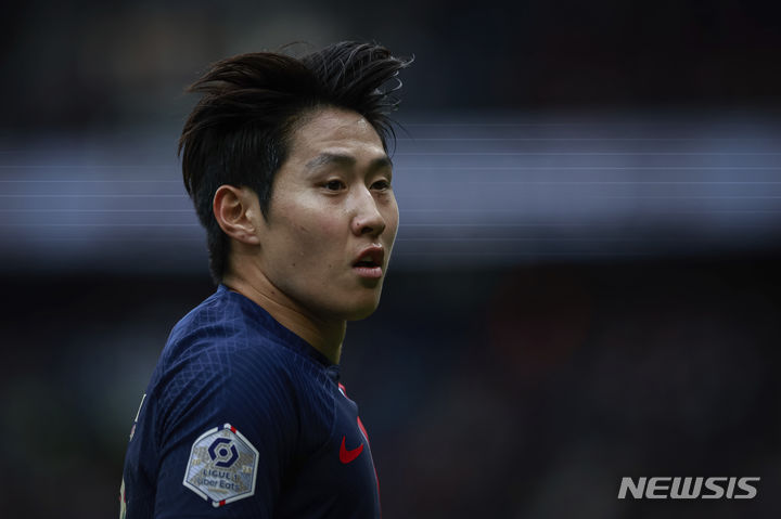 [파리=AP/뉴시스] 프랑스 프로축구 리그앙 파리 생제르맹(PSG)의 이강인. 사진은 지난 시즌 경기 모습. 2024.03.11.