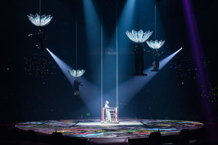 [서울=뉴시스] 아이유, 월드투어 첫 공연 '2024 아이유 허 월드 투어 콘서트 인 서울'. (사진 = 이담 엔터테인먼트 제공) 2024.03.10. photo@newsis.com *재판매 및 DB 금지