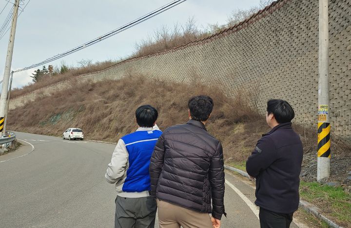 [창녕=뉴시스] 해빙기 민관합동 시설물 안전점검. (사진=창녕군 제공) 2024.03.11. photo@newsis.com *재판매 및 DB 금지