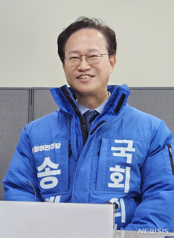 청주 청원 민주 송재봉 '유력'…개표율 72%