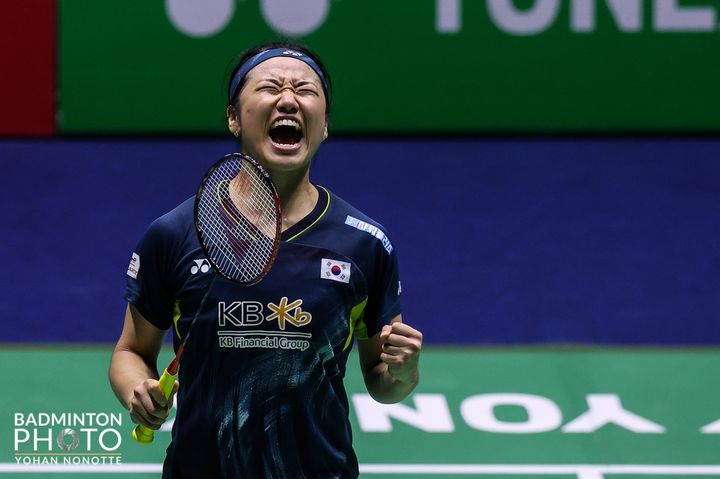 [서울=뉴시스] 김근수 기자 = 안세영이 11일 프랑스 파리에서 열린 세계배드민턴연맹(BWF) 드투어 슈퍼 750 프랑스 오픈 여자 단식 결승에서 야마구치 아카네(일본)를 2대1로 승리를 거둔 뒤 기뻐하고 있다. (사진=대한배드민턴협회 제공) 2024.03.11. photo@newsis.com *재판매 및 DB 금지