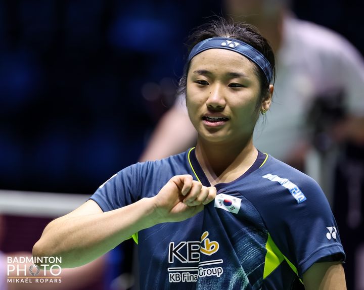[서울=뉴시스] 김근수 기자 = 안세영이 11일 프랑스 파리에서 열린 세계배드민턴연맹(BWF) 드투어 슈퍼 750 프랑스 오픈 여자 단식 결승에서 야마구치 아카네(일본)를 2대1로 승리를 거둔 뒤 기뻐하고 있다. (사진=대한배드민턴협회 제공) 2024.03.11. photo@newsis.com *재판매 및 DB 금지