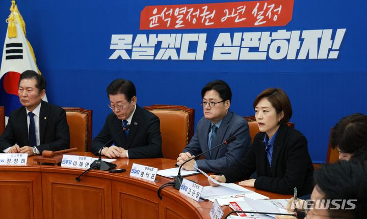 [서울=뉴시스] 고범준 기자 = 최고위원에 복귀한 고민정 더불어민주당 의원이 11일 오전 서울 여의도 국회에서 열린 최고위원회의에서 발언하고 있다. 2024.03.11. bjko@newsis.com