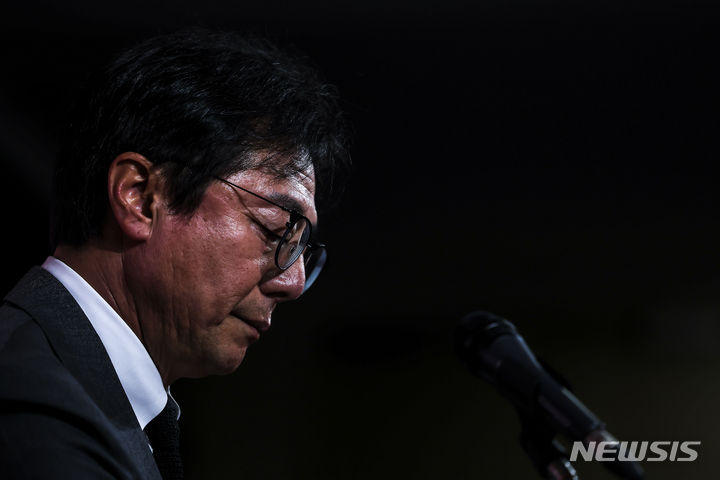 [서울=뉴시스] 정병혁 기자 = 황선홍 대한민국 축구대표팀 임시 감독이 11일 서울 종로구 축구회관에서 3월 A대표팀 및 올림픽대표팀 소집 명단을 발표하고 있다. 2024.03.11. jhope@newsis.com